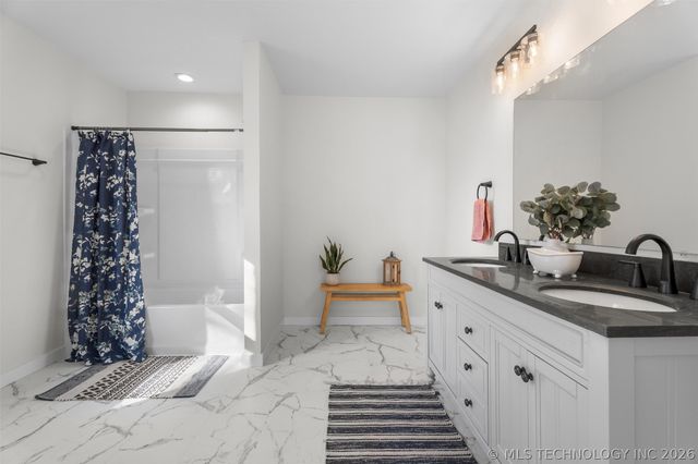 1625 East Drive, Bartlesville, OK 74006