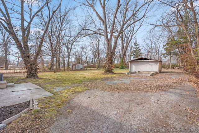 1625 East Drive, Bartlesville, OK 74006