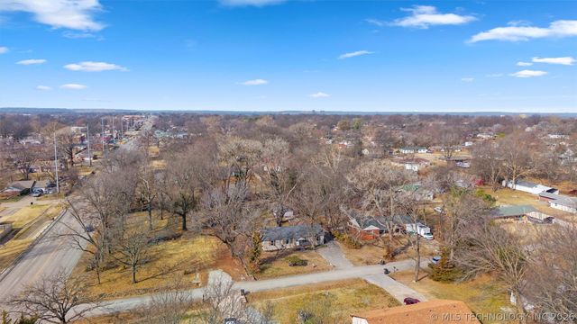 1625 East Drive, Bartlesville, OK 74006