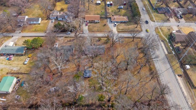 1625 East Drive, Bartlesville, OK 74006