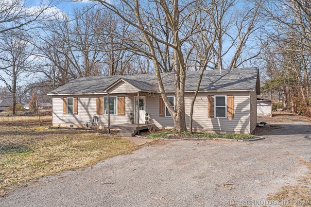 1625 East Drive, Bartlesville, OK 74006