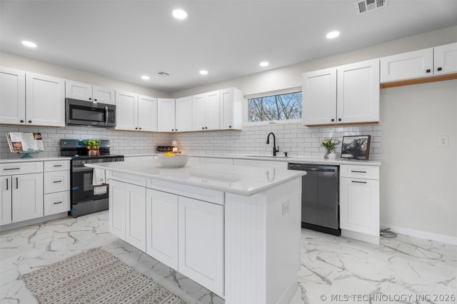 1625 East Drive, Bartlesville, OK 74006