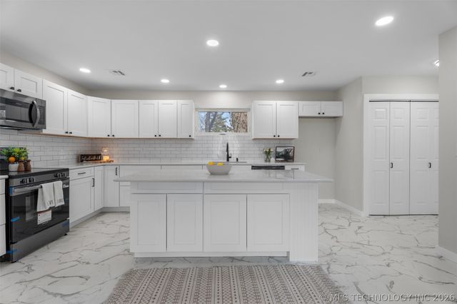 1625 East Drive, Bartlesville, OK 74006