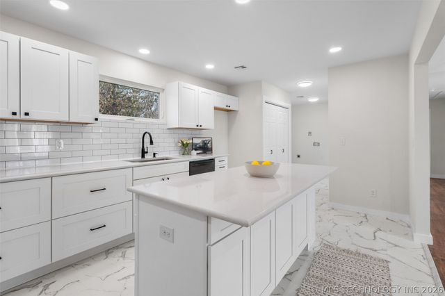 1625 East Drive, Bartlesville, OK 74006