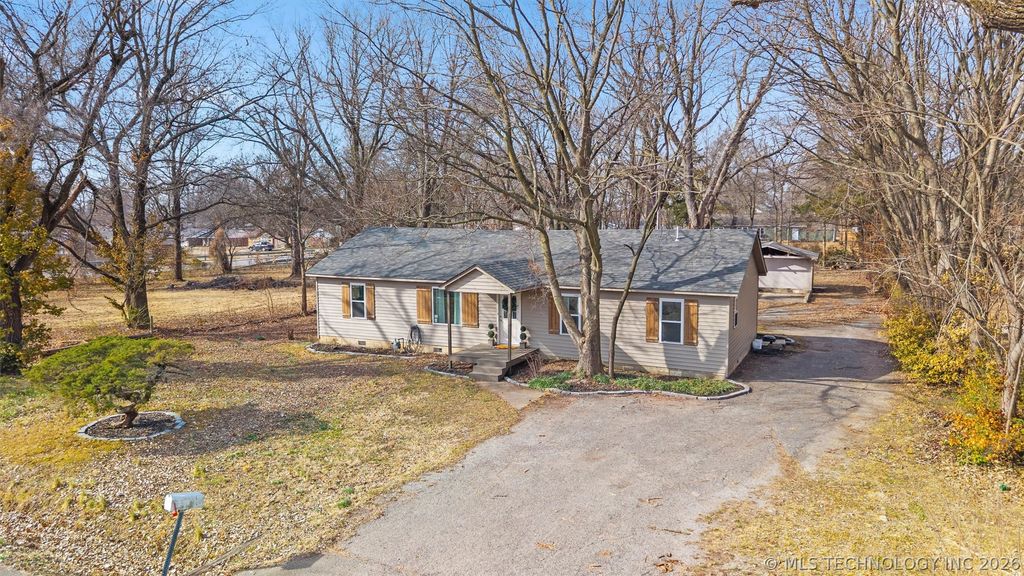 1625 East Drive, Bartlesville, OK 74006