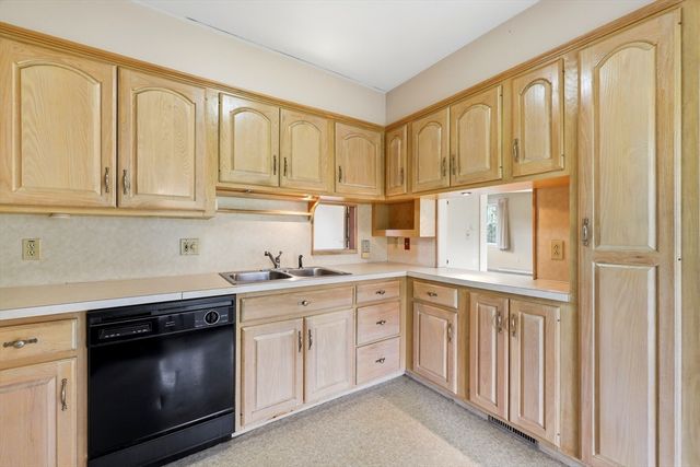 717-719 Stony Hill Rd, Wilbraham, MA 01095