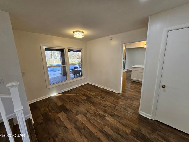 1011 3rd Street, Monett, MO 65708