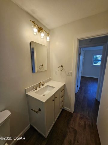 1011 3rd Street, Monett, MO 65708