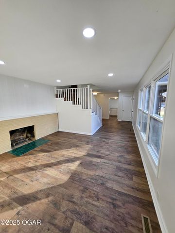 1011 3rd Street, Monett, MO 65708