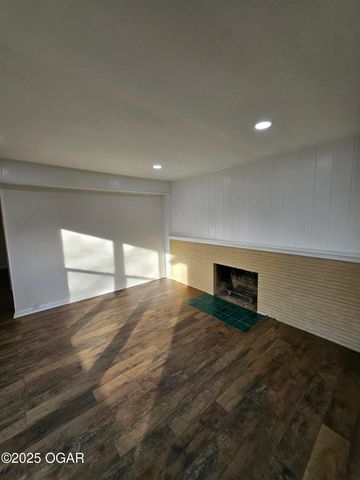 1011 3rd Street, Monett, MO 65708