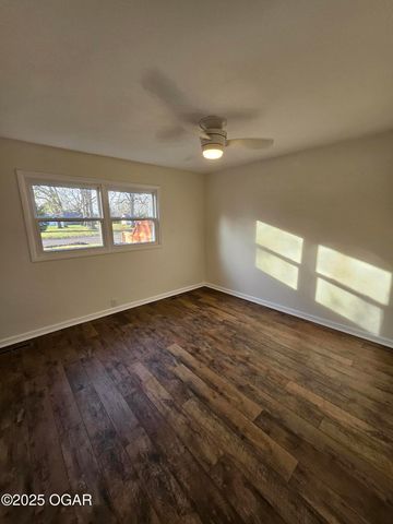 1011 3rd Street, Monett, MO 65708