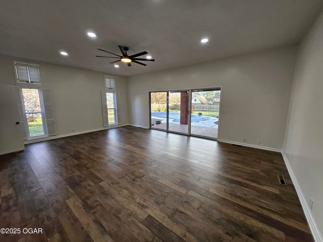 1011 3rd Street, Monett, MO 65708