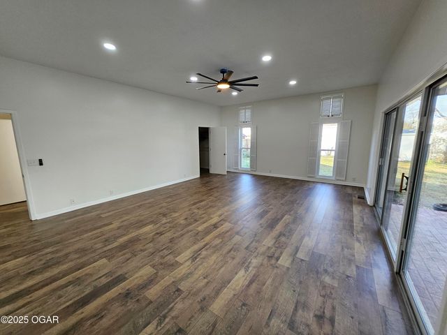 1011 3rd Street, Monett, MO 65708