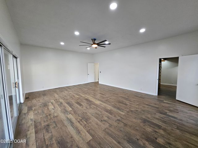 1011 3rd Street, Monett, MO 65708