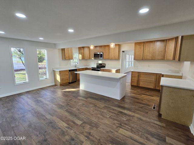 1011 3rd Street, Monett, MO 65708