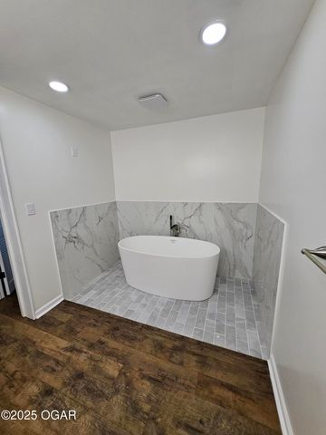 1011 3rd Street, Monett, MO 65708