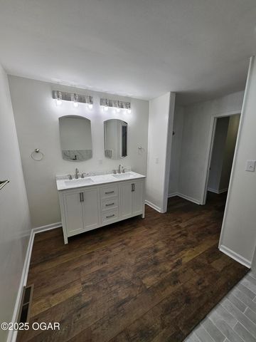 1011 3rd Street, Monett, MO 65708