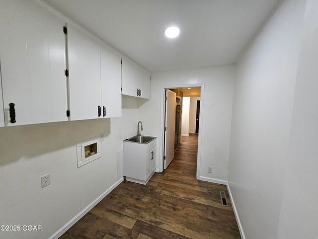 1011 3rd Street, Monett, MO 65708