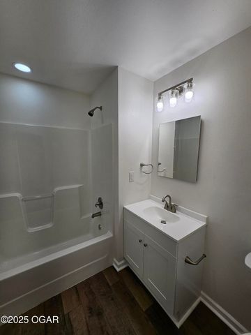 1011 3rd Street, Monett, MO 65708