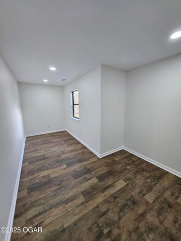 1011 3rd Street, Monett, MO 65708