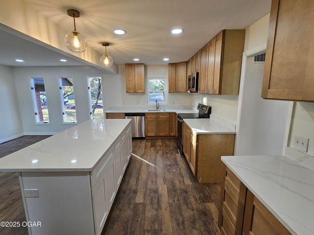 1011 3rd Street, Monett, MO 65708