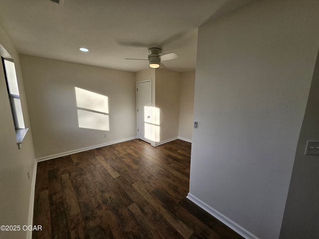 1011 3rd Street, Monett, MO 65708