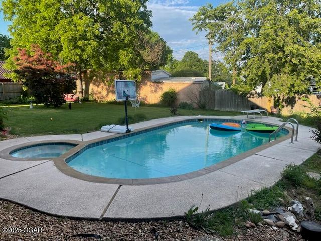 1011 3rd Street, Monett, MO 65708