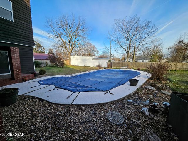 1011 3rd Street, Monett, MO 65708