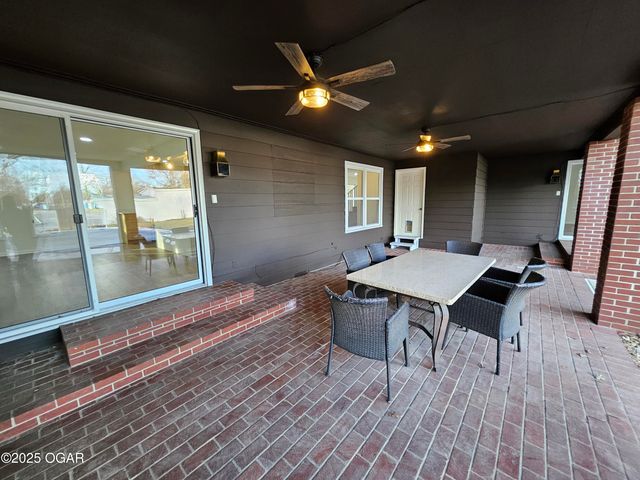 1011 3rd Street, Monett, MO 65708