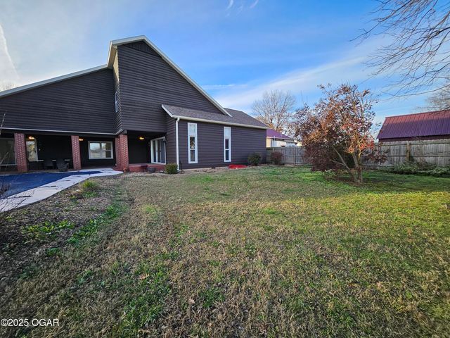 1011 3rd Street, Monett, MO 65708