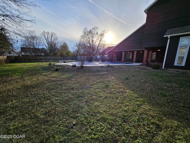 1011 3rd Street, Monett, MO 65708