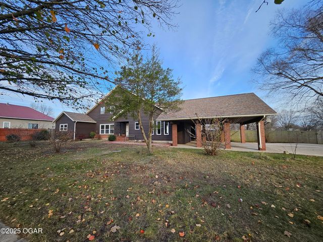 1011 3rd Street, Monett, MO 65708