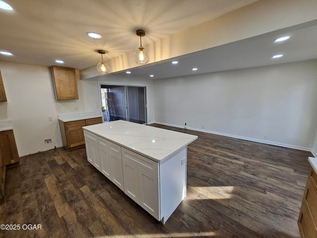 1011 3rd Street, Monett, MO 65708