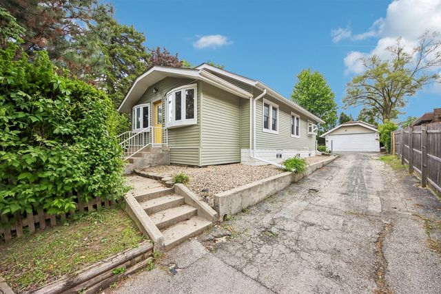 117 E 55th Street, Westmont, IL 60559