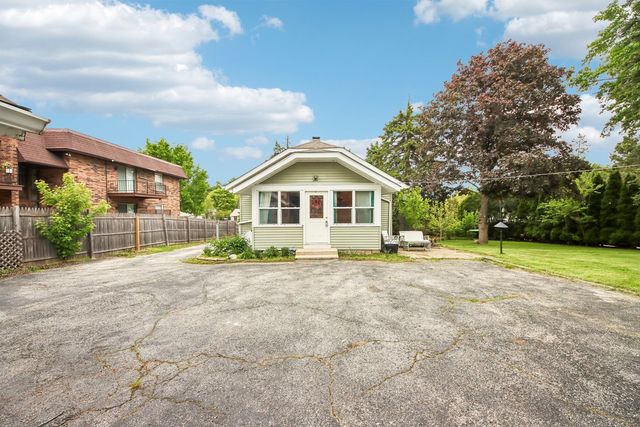 117 E 55th Street, Westmont, IL 60559