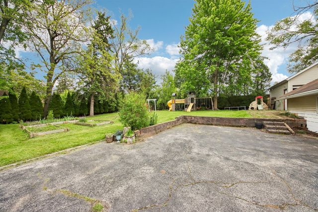 117 E 55th Street, Westmont, IL 60559