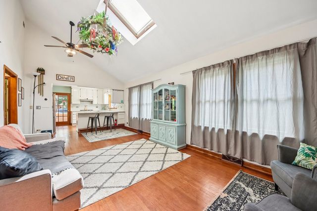 117 E 55th Street, Westmont, IL 60559