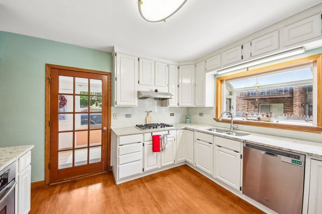 117 E 55th Street, Westmont, IL 60559