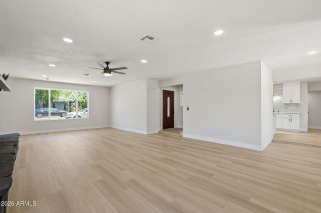 2617 W LAWRENCE Road, Phoenix, AZ 85017
