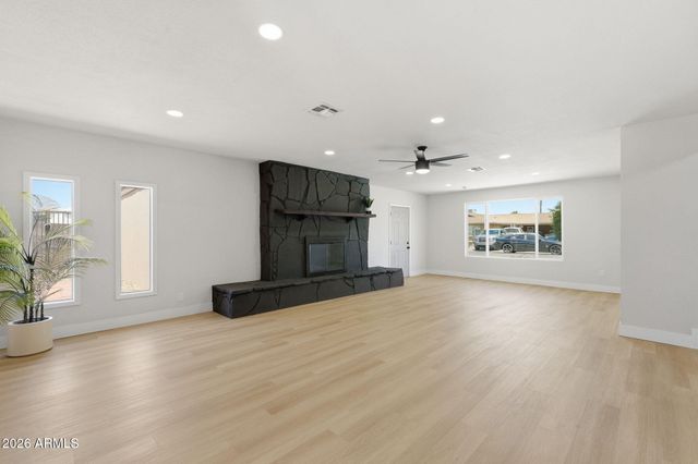 2617 W LAWRENCE Road, Phoenix, AZ 85017
