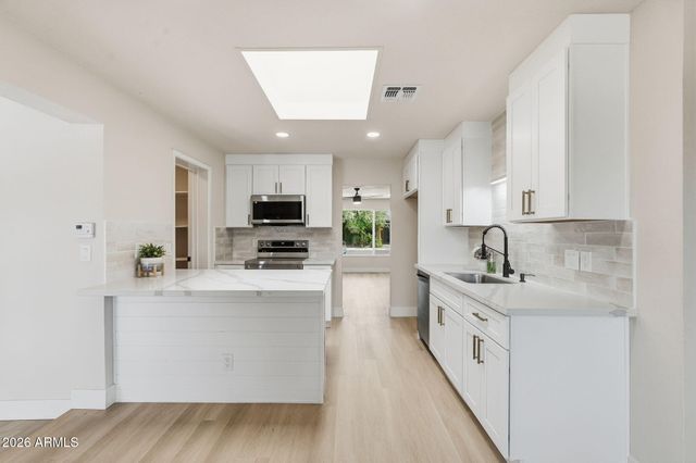 2617 W LAWRENCE Road, Phoenix, AZ 85017