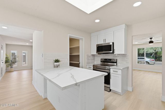 2617 W LAWRENCE Road, Phoenix, AZ 85017