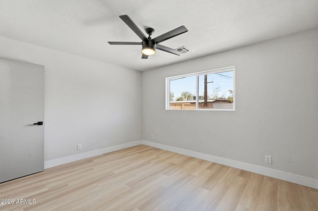 2617 W LAWRENCE Road, Phoenix, AZ 85017