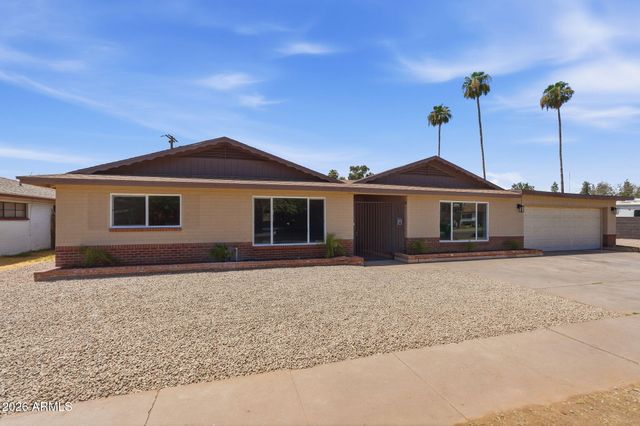 2617 W LAWRENCE Road, Phoenix, AZ 85017