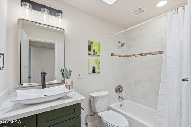 2617 W LAWRENCE Road, Phoenix, AZ 85017