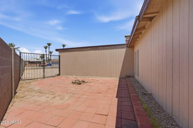 2617 W LAWRENCE Road, Phoenix, AZ 85017