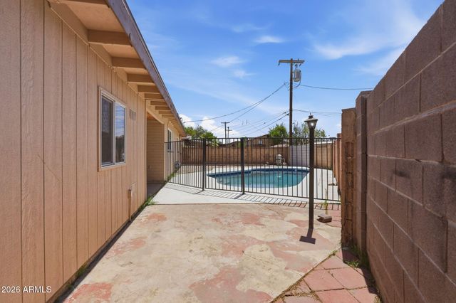 2617 W LAWRENCE Road, Phoenix, AZ 85017