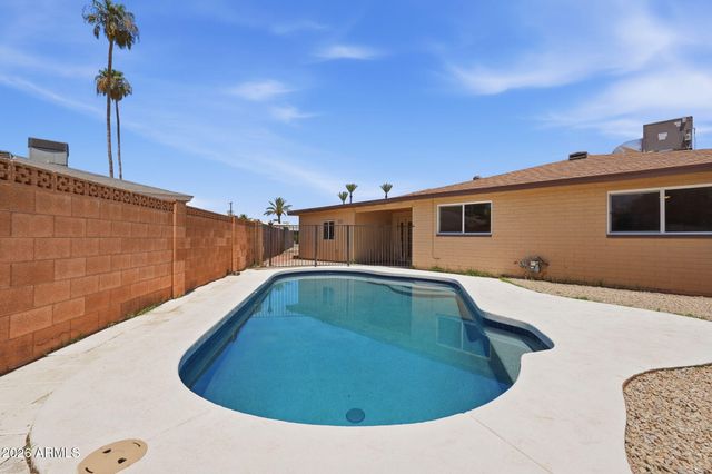 2617 W LAWRENCE Road, Phoenix, AZ 85017