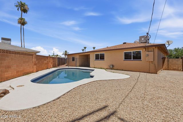 2617 W LAWRENCE Road, Phoenix, AZ 85017