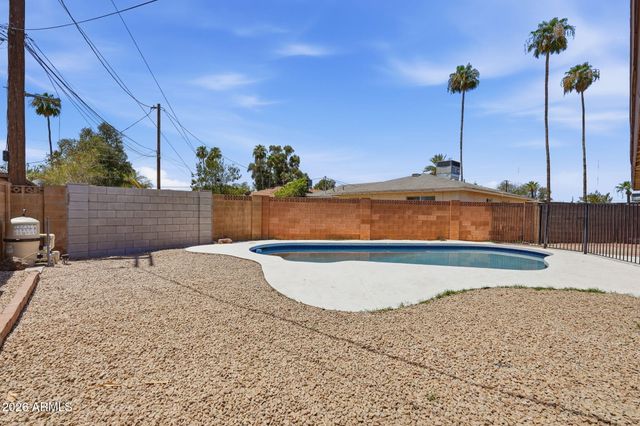 2617 W LAWRENCE Road, Phoenix, AZ 85017